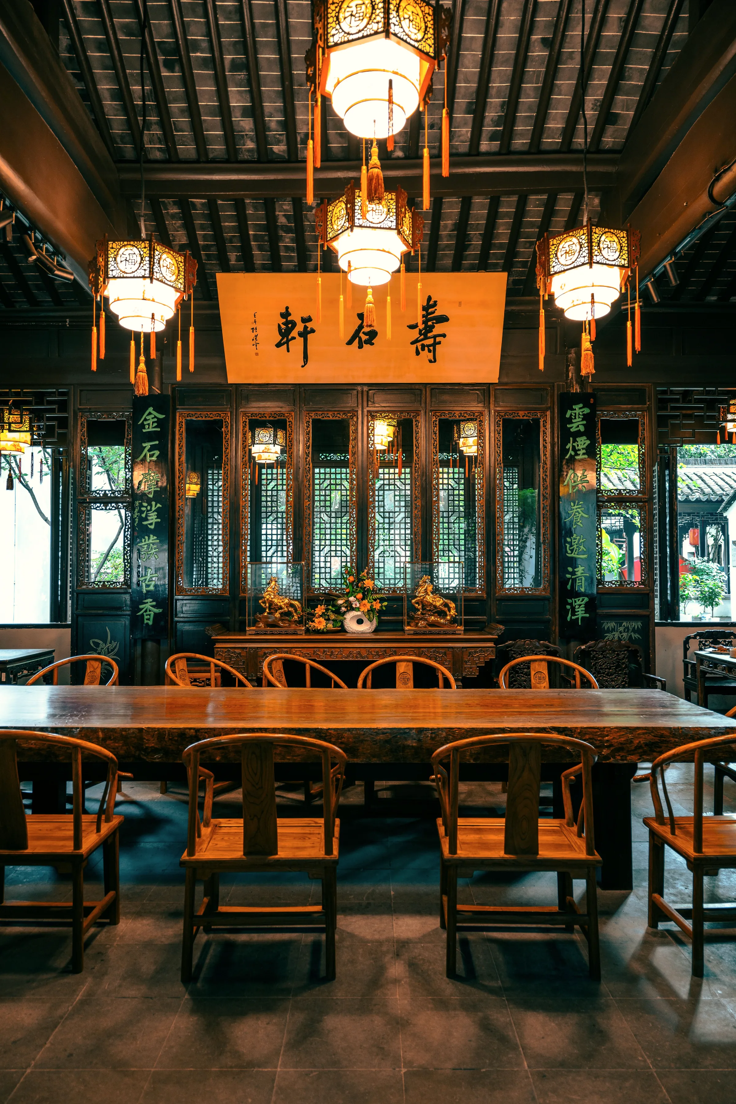 Bamboo armchairs and lidded tea bowls set out under trees